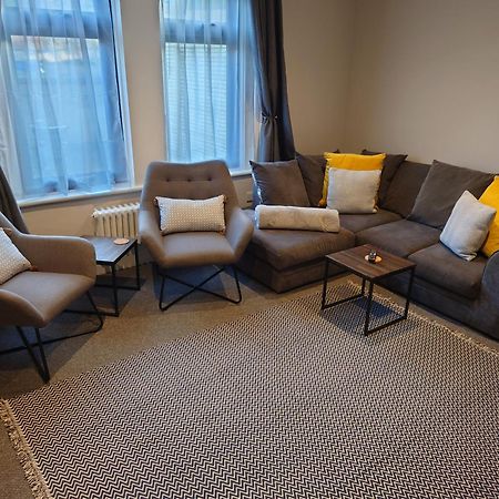 Newly Renovated 2-Bed Bungalow Бат Экстерьер фото