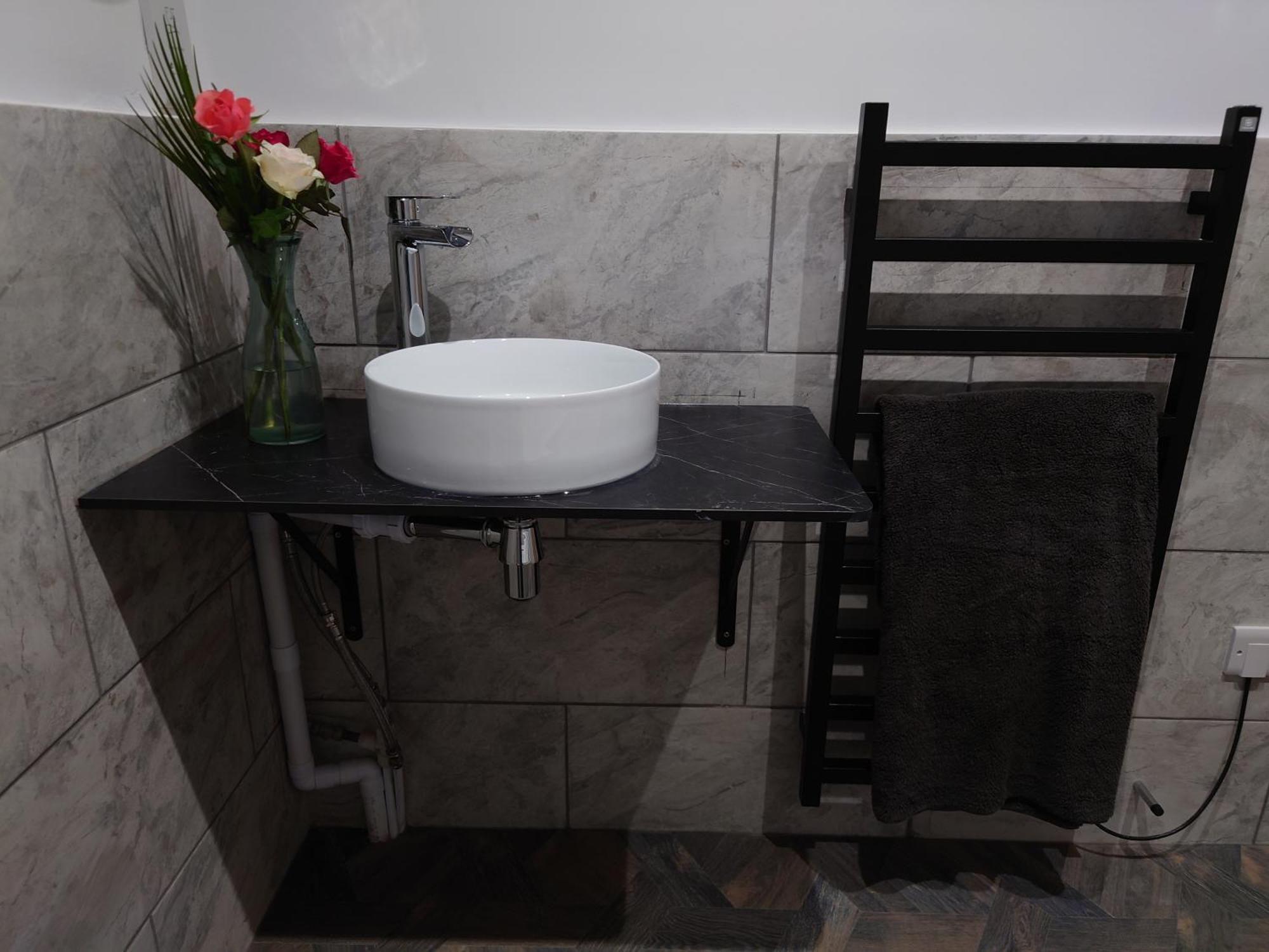 Newly Renovated 2-Bed Bungalow Бат Экстерьер фото